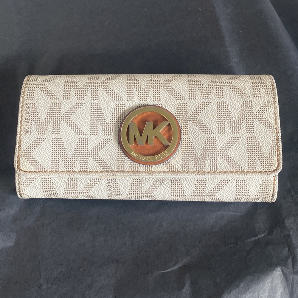 Authentic Michael Kors Wallet $295 Retail